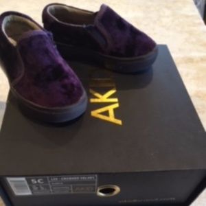 Akid crushed velvet shoes